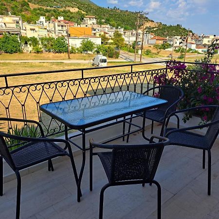 Artemis And Fillo Apartment Лутра Едипсу Екстериор снимка
