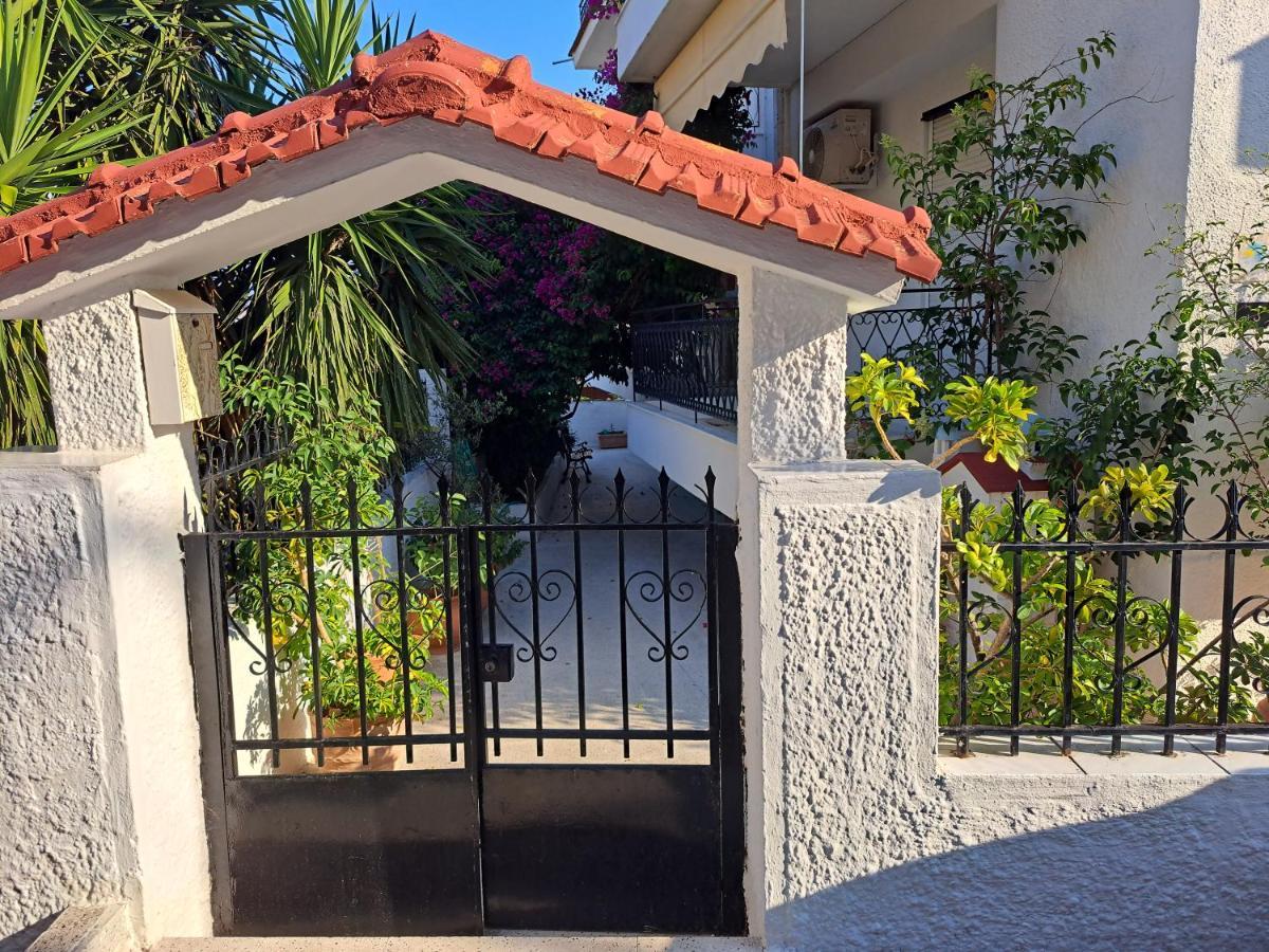Artemis And Fillo Apartment Лутра Едипсу Екстериор снимка