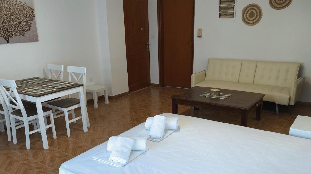 Artemis And Fillo Apartment Лутра Едипсу Екстериор снимка