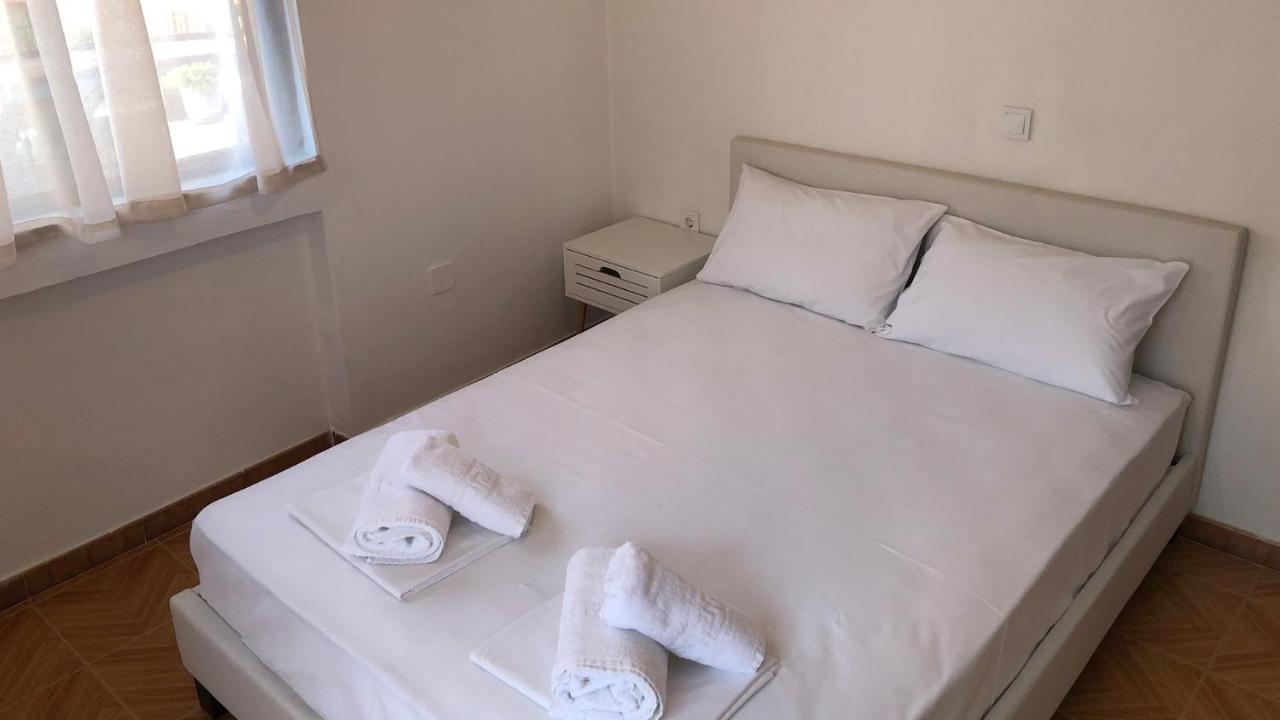 Artemis And Fillo Apartment Лутра Едипсу Екстериор снимка