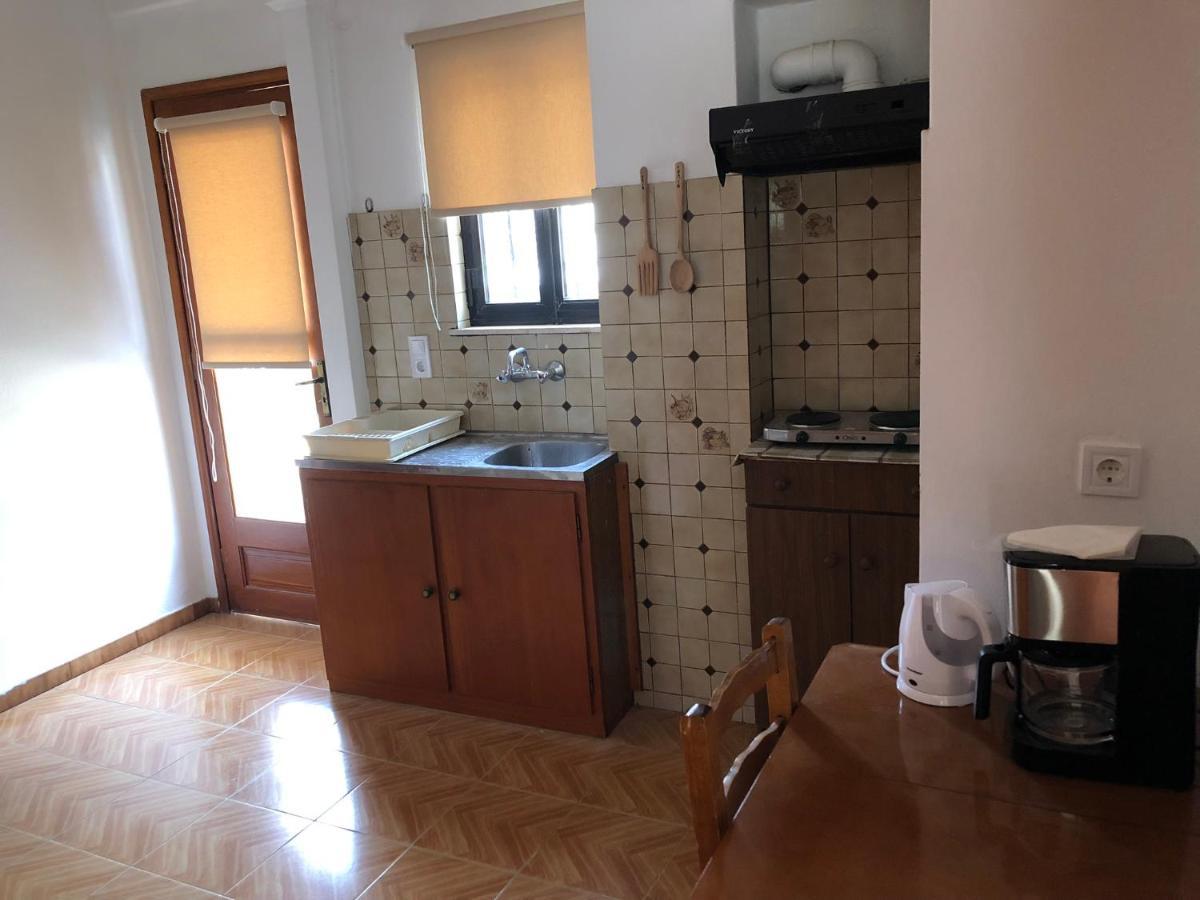 Artemis And Fillo Apartment Лутра Едипсу Екстериор снимка