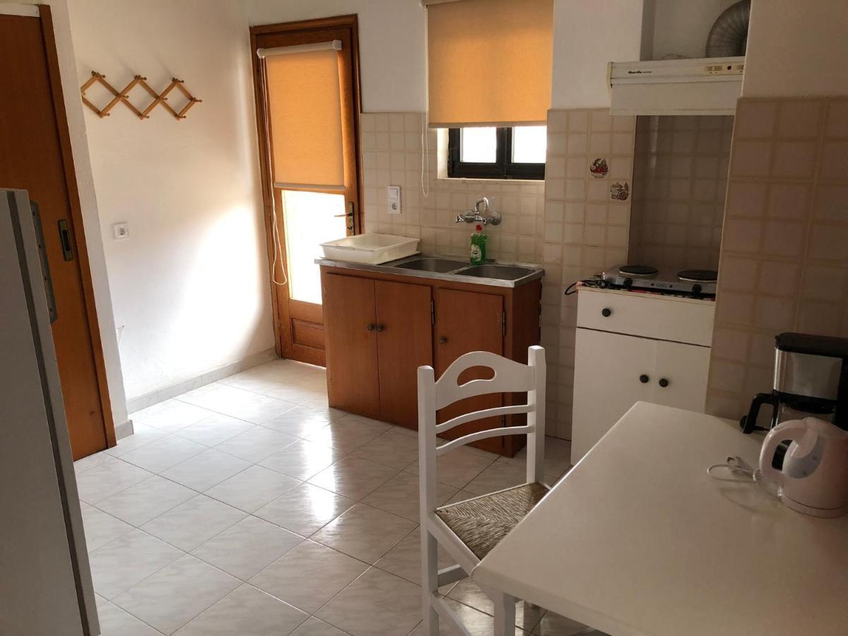 Artemis And Fillo Apartment Лутра Едипсу Екстериор снимка