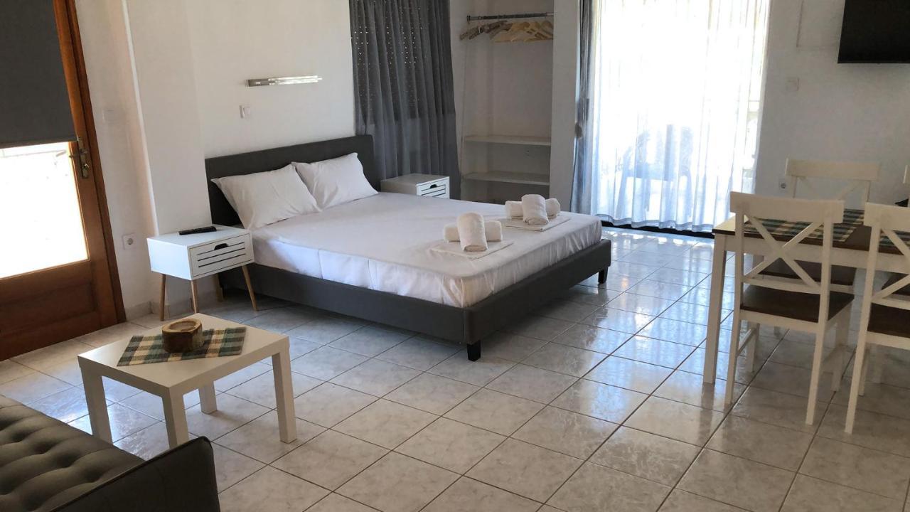 Artemis And Fillo Apartment Лутра Едипсу Екстериор снимка
