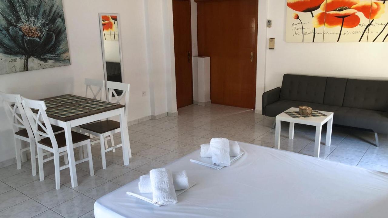 Artemis And Fillo Apartment Лутра Едипсу Екстериор снимка
