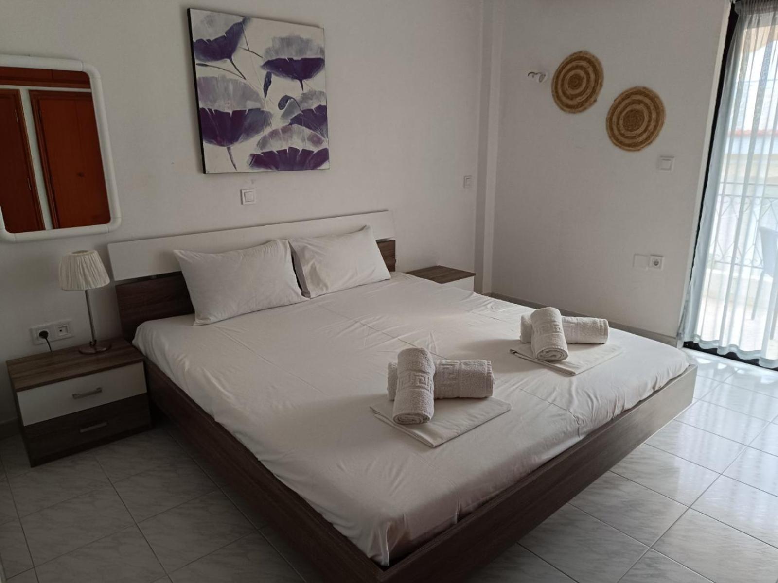 Artemis And Fillo Apartment Лутра Едипсу Екстериор снимка